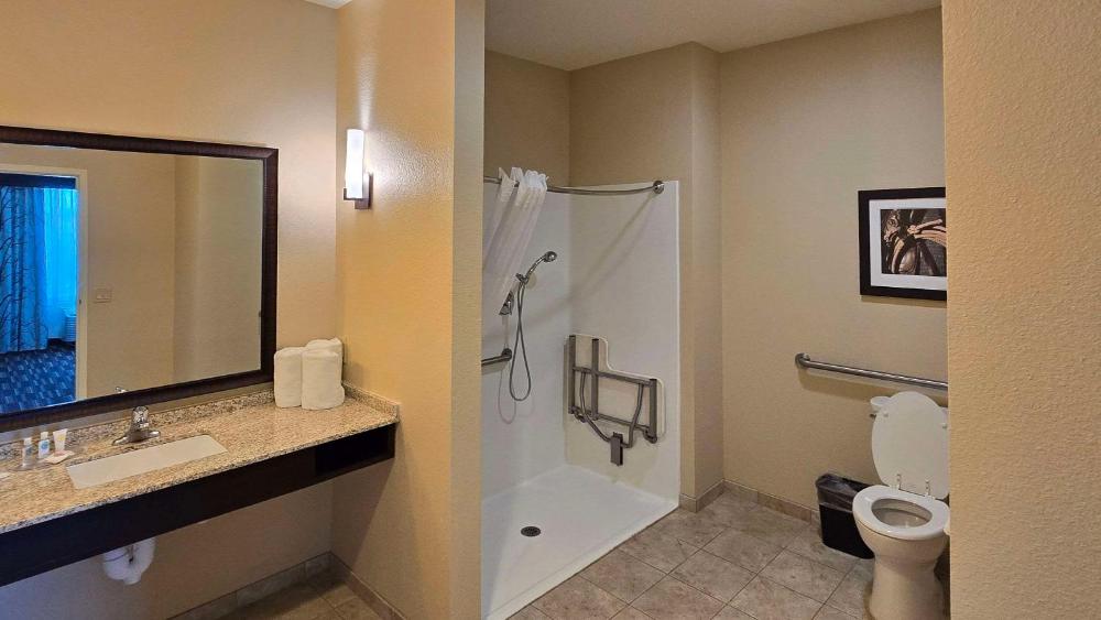 Queen Room with Two Queen Beds - Accessible/Non Smoking interior
